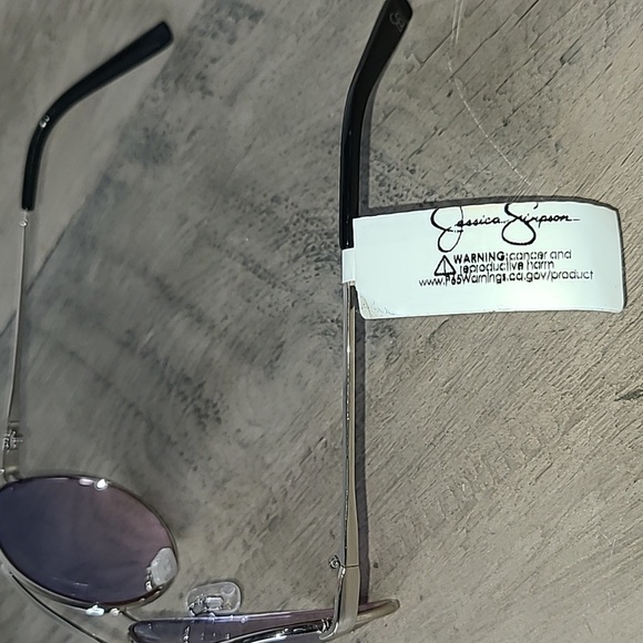 Jessica Simpson Sunglasses - Picture 2 of 4